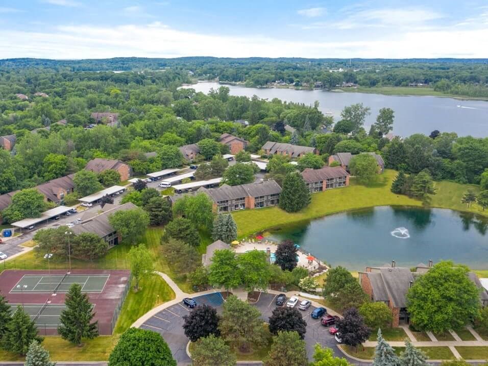 Lancaster Lakes Apartments in Clarkston, MI