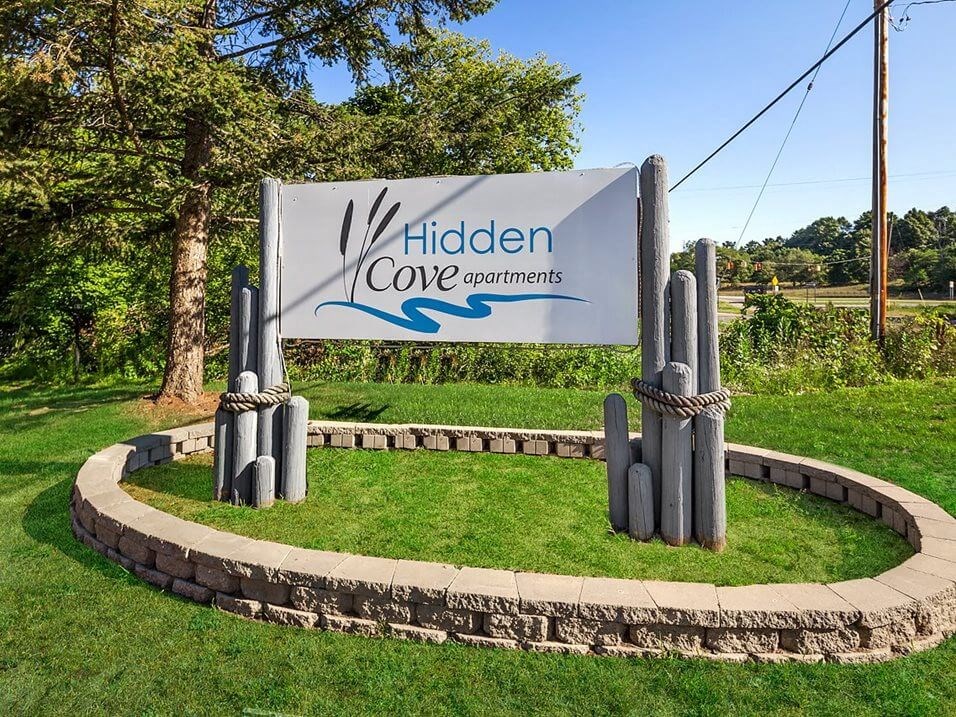 welcome sign for Hidden Cove Apartments