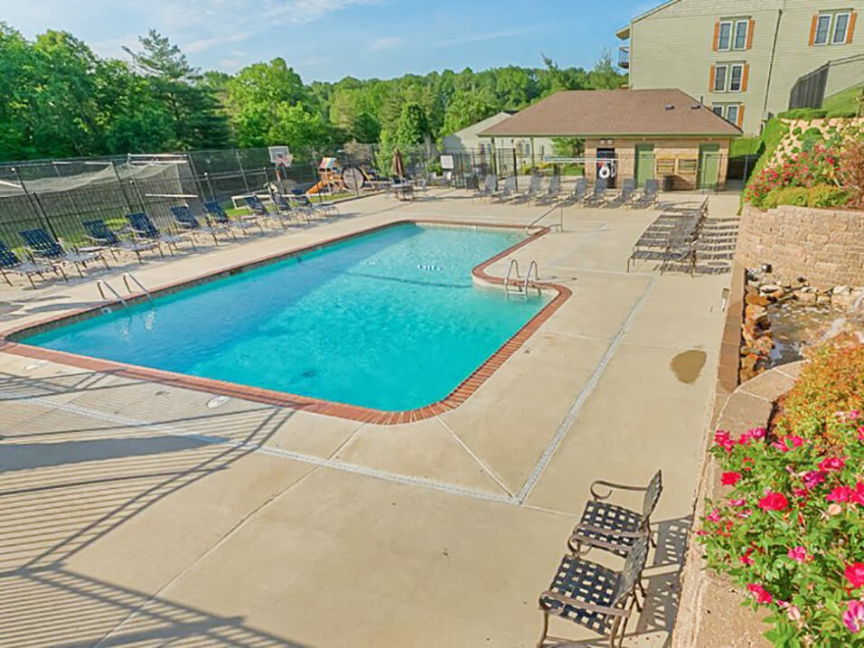 swimming pool at Village Royale Apartments