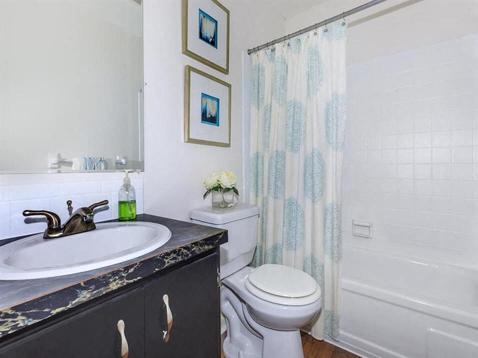 spacious shower at Grandview, MO apartments