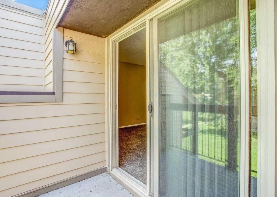 Overland Park apartments with patio/balcony