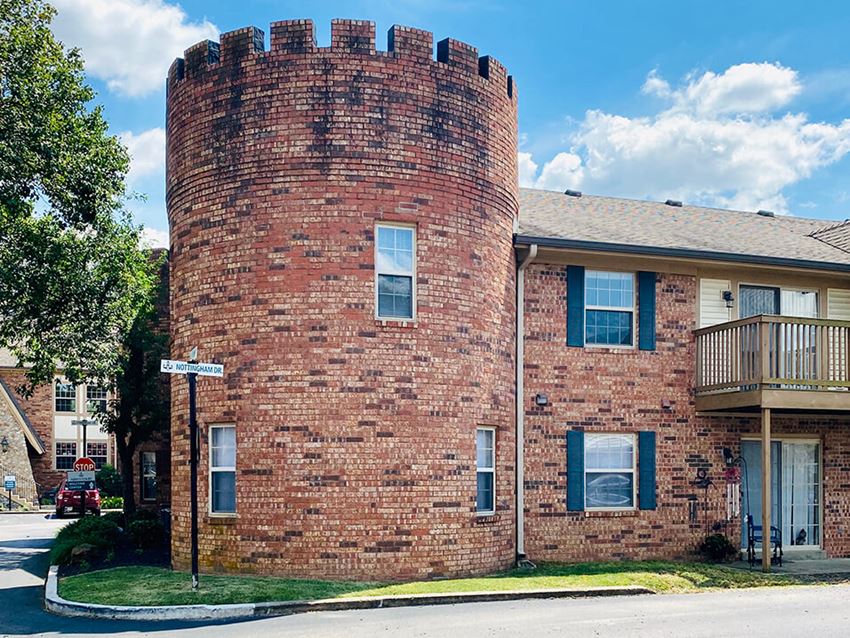Abbey Court Apartments in Evansville, IN - Photo Gallery 1