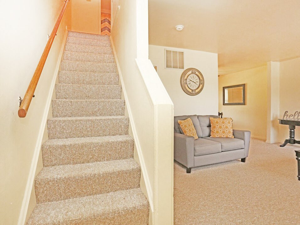 Golfview Village Townhomes stairs
