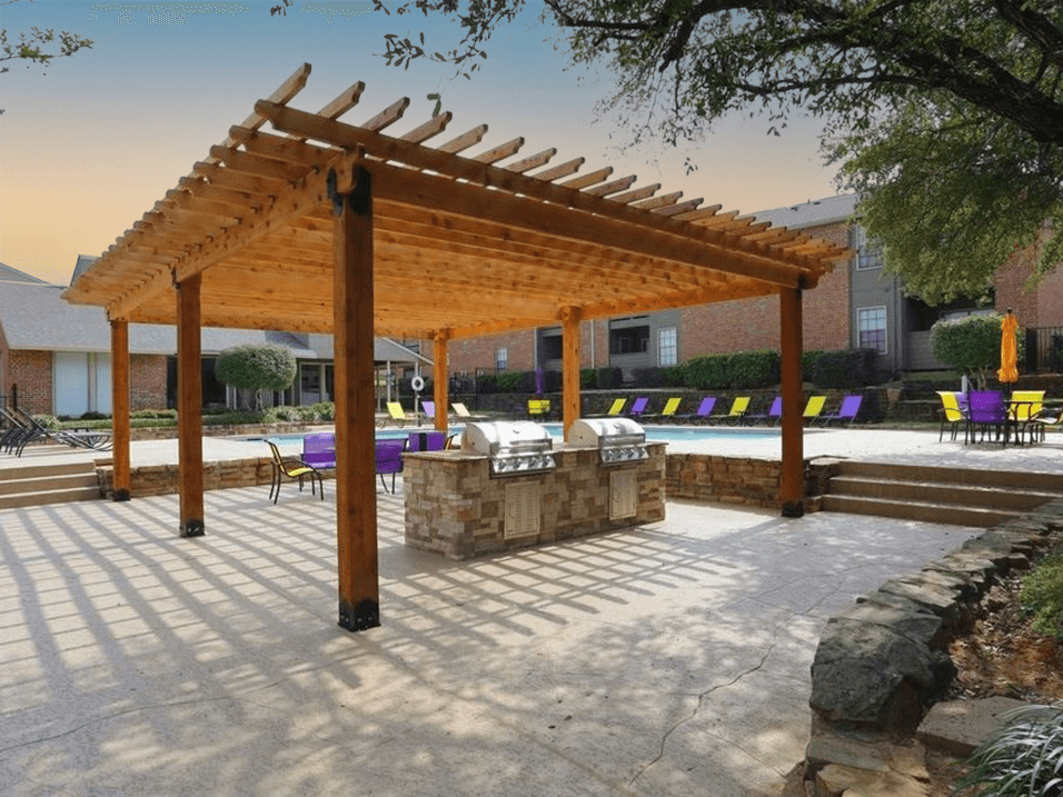 grilling area at Longview TX apartments