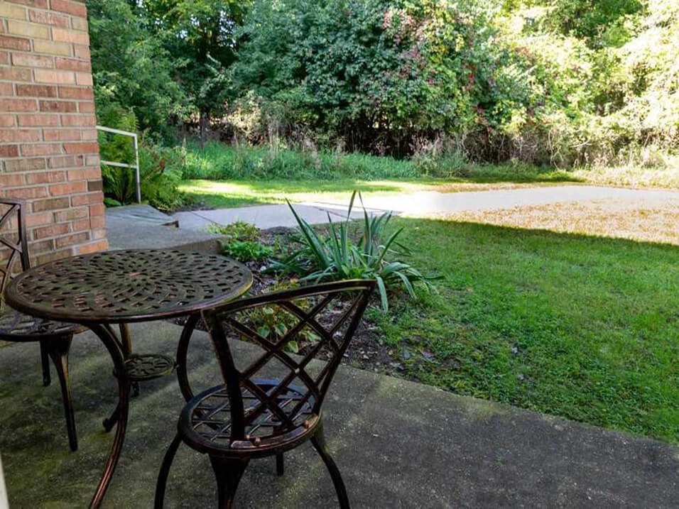 apartment with patio in Okemos