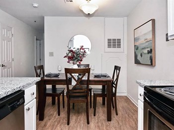Moline IL apartments with dining room - Photo Gallery 4