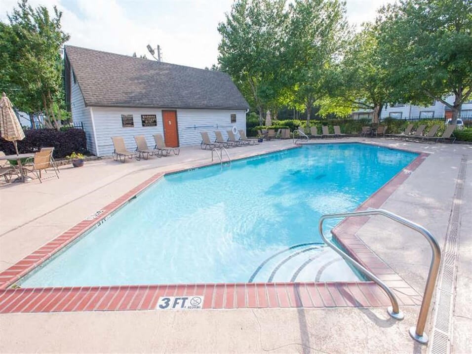 swimming pool at Post House Jackson Apts