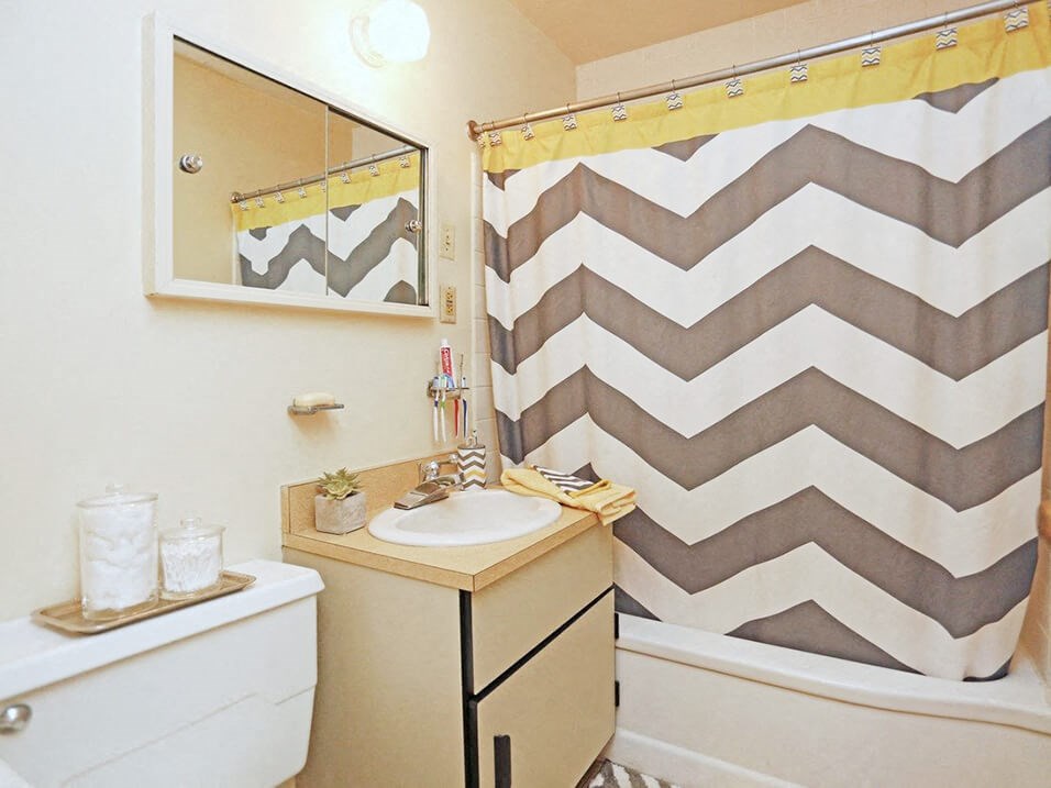 Golfview Village Townhomes bathroom