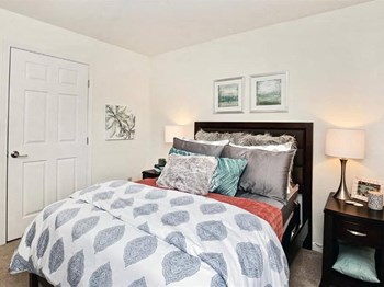 bedrooms in Village Woods Apartments - Photo Gallery 2