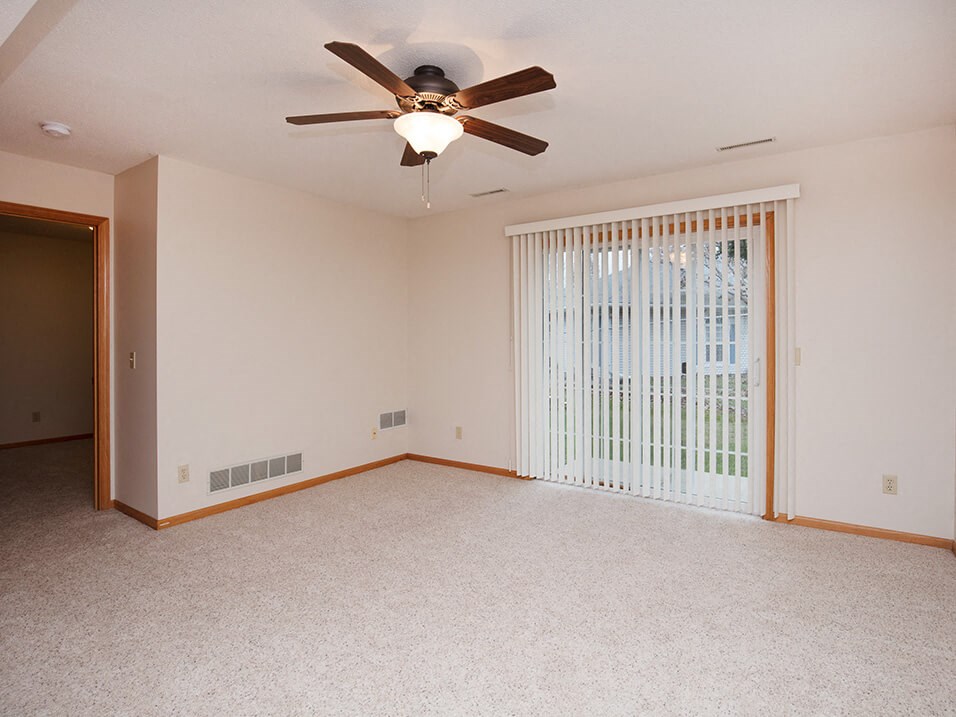 rochester townhomes with patio/balcony