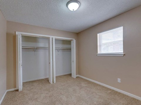 large closets in Wichita KS one bedroom apartment