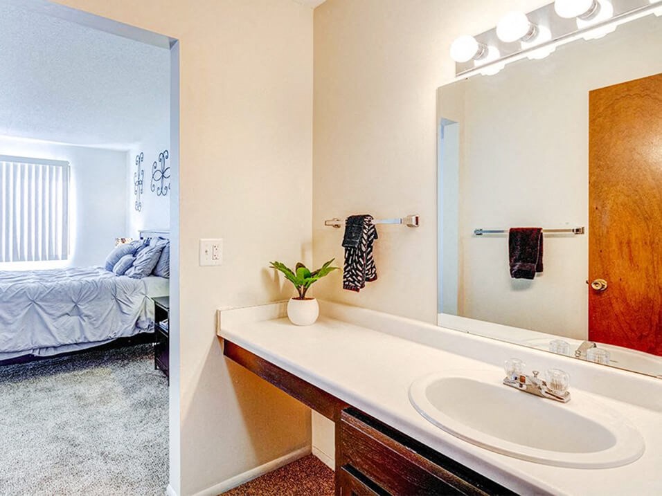 large bathrooms in Stone Grove apartments