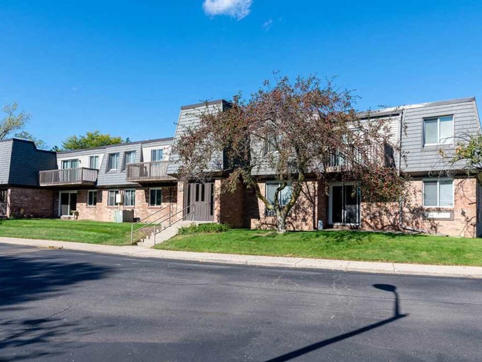 Hamilton Trace Apartments in Okemos, MI