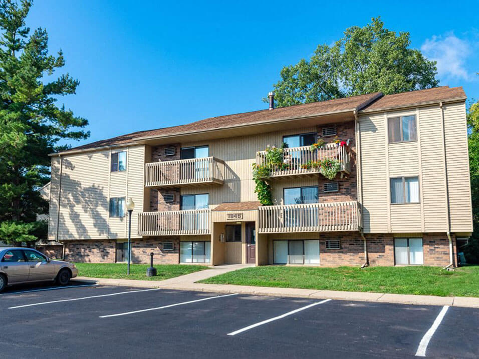 Apartments with Balcony in Haslett, MI