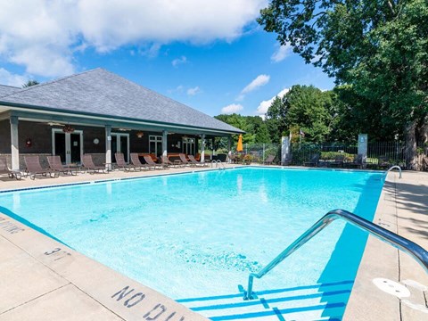 swimming pool at Woodland RIdge apts