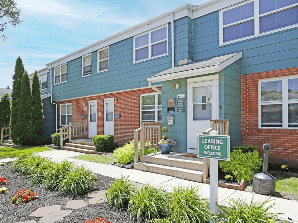 Leasing office at Golfview Village Townhomes