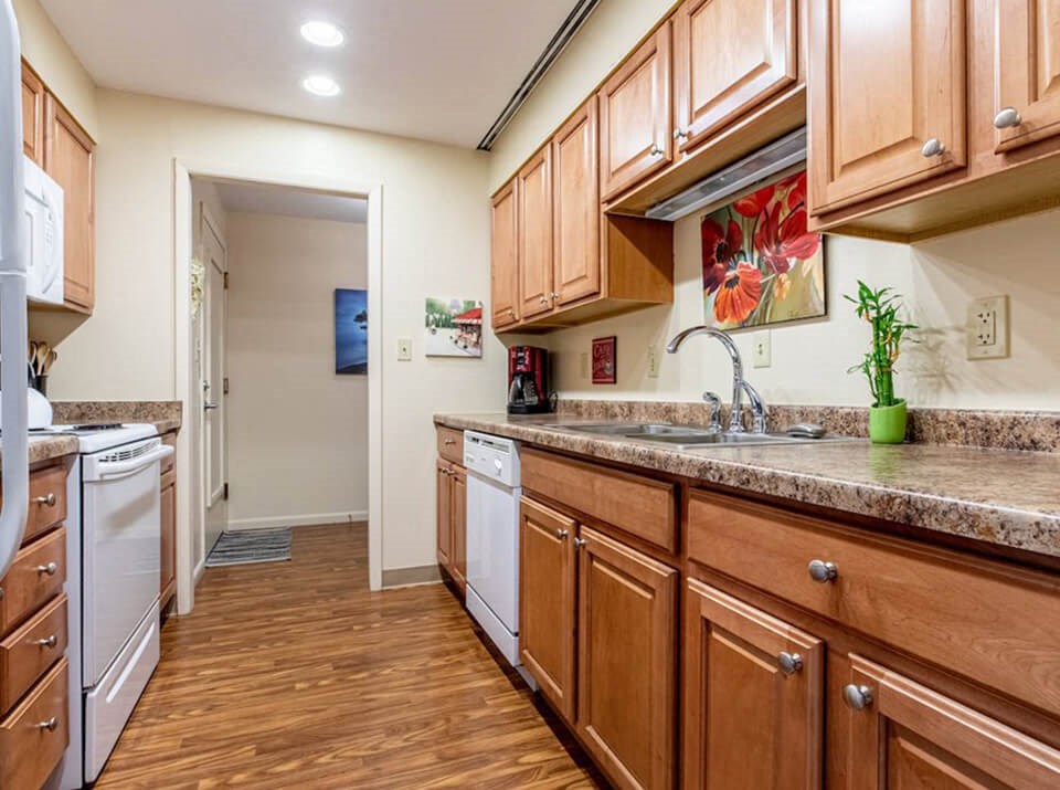 large kitchens with cabinets in Duluth apartments