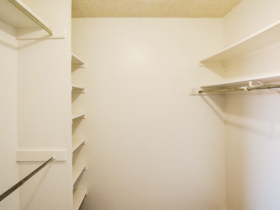 Meadow Lark Apartments closet