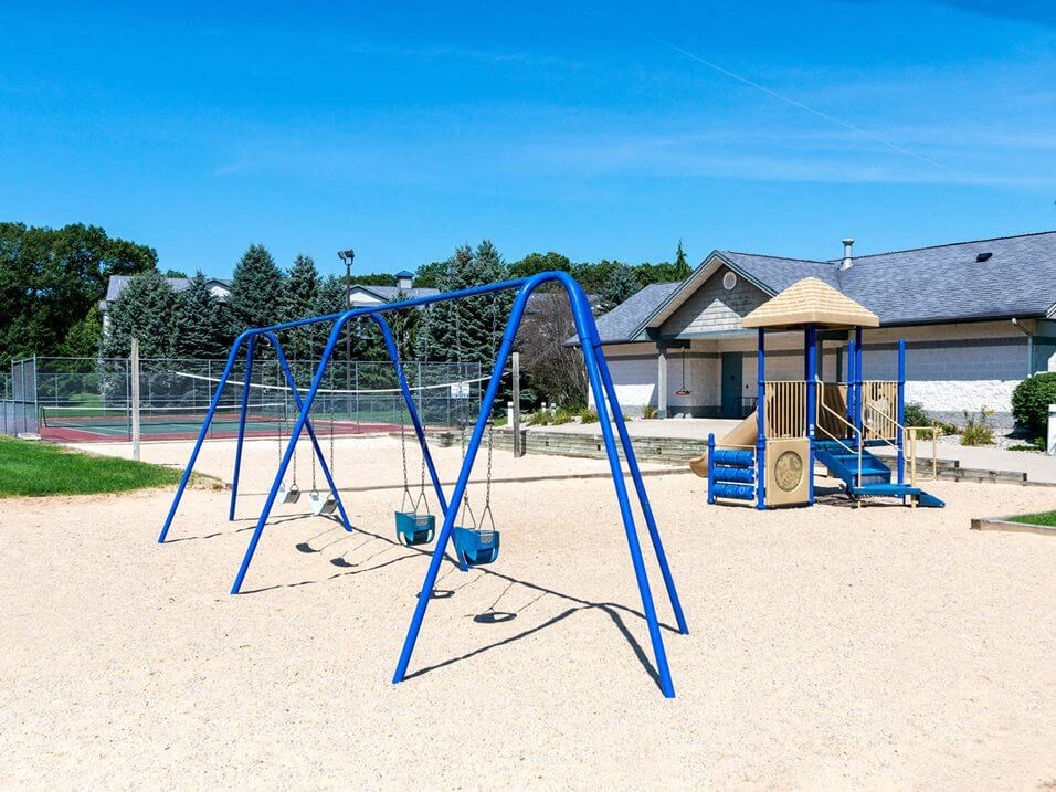 playground at Woodland ridge apts