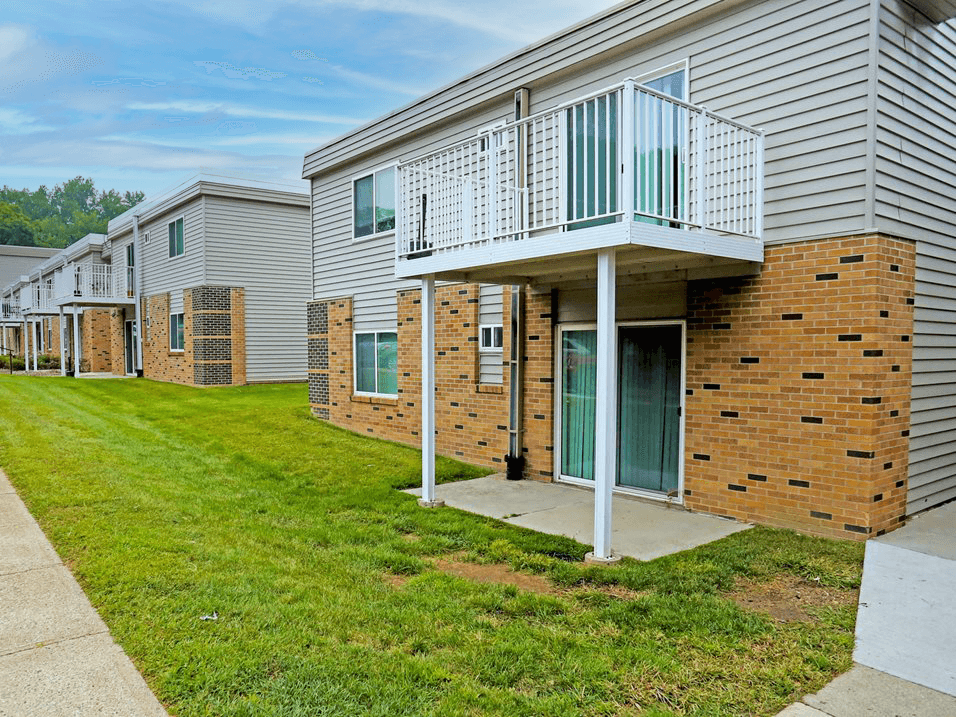 Sioux City Apartments with balcony/patio