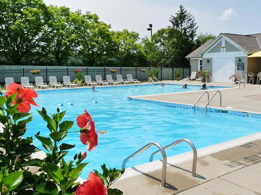 swimming pool at Centerville Park apartments - Photo Gallery