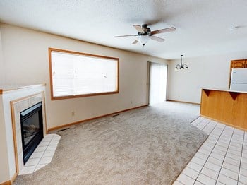 Rochester MN townhomes with large windows - Photo Gallery 3