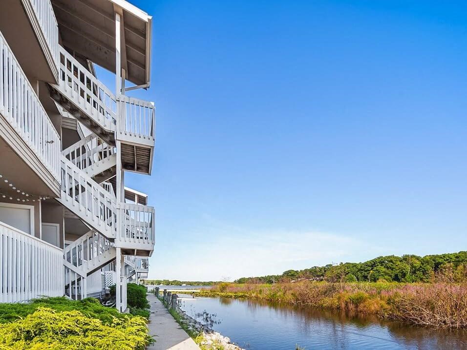 Apartments on Mona Lake in Michigan