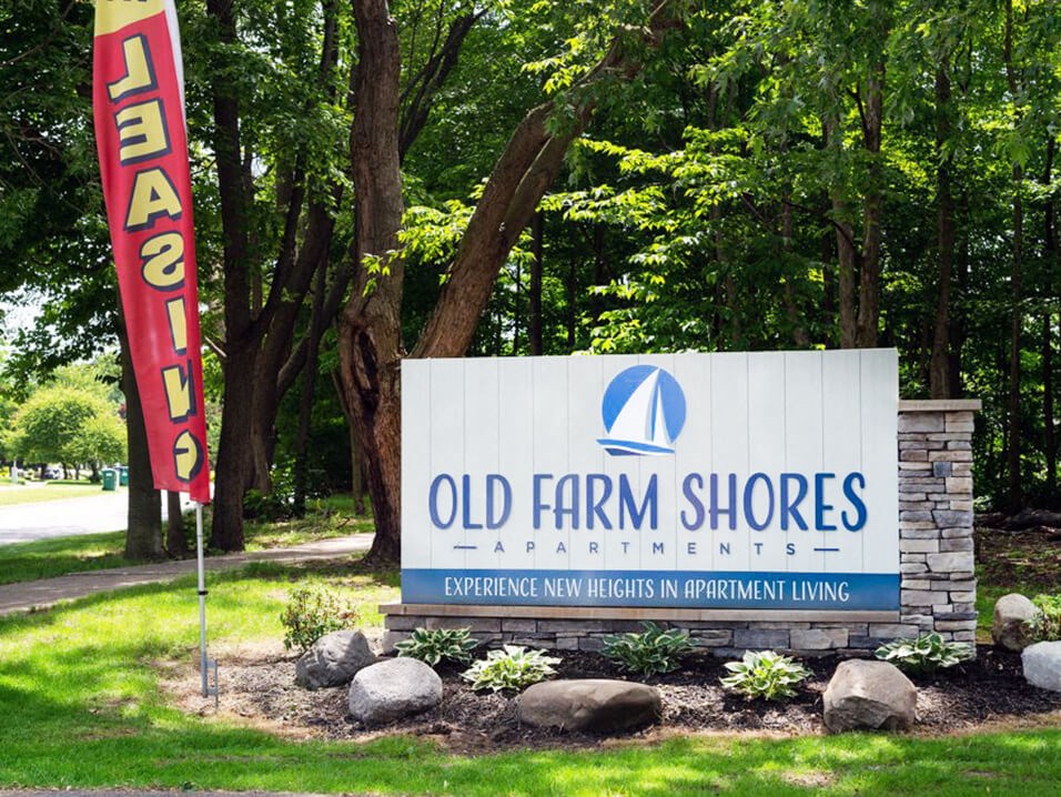 Old Farm Shores apartments welcome sign