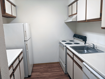kitchen at Maumee apartments - Photo Gallery 5