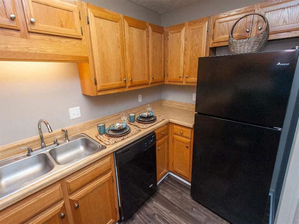 all black appliances at Jackson TN apt kitchen