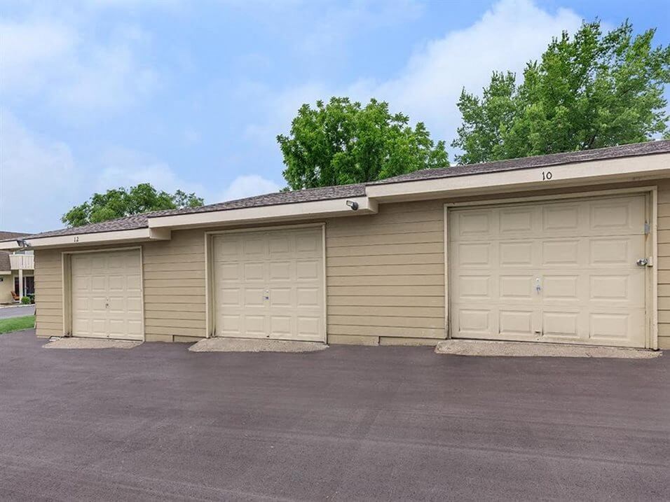 Arbors of Grandview garages