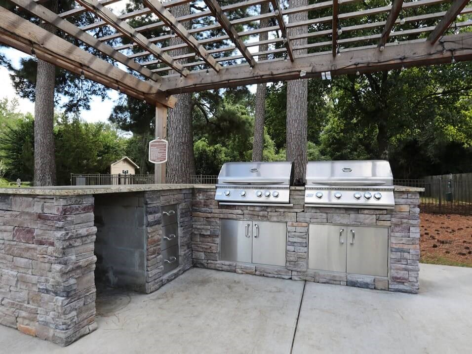 outdoor grilling at The Oaks at Jackson apartments