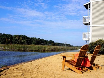 apartment complex on lake - Photo Gallery 2