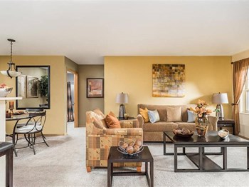 living room at Reserve at Eagle RIdge Apartments - Photo Gallery 3