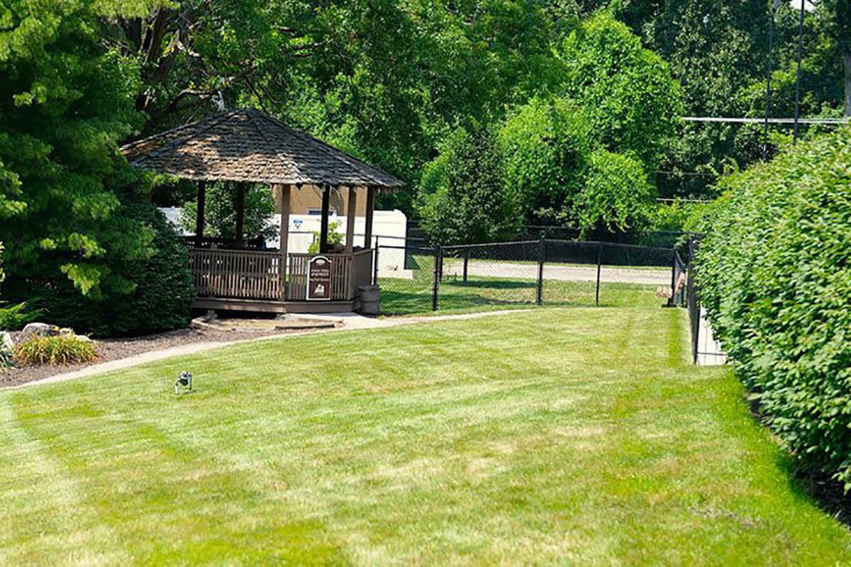 pet friendly apartments with bark park in St. Louis