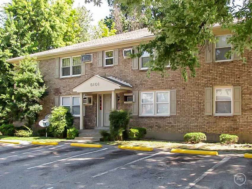 Preston Oaks Apartments, 1214 Gilmore Lane, Louisville, KY