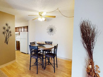 dining area in Sioux City IA apts - Photo Gallery 5