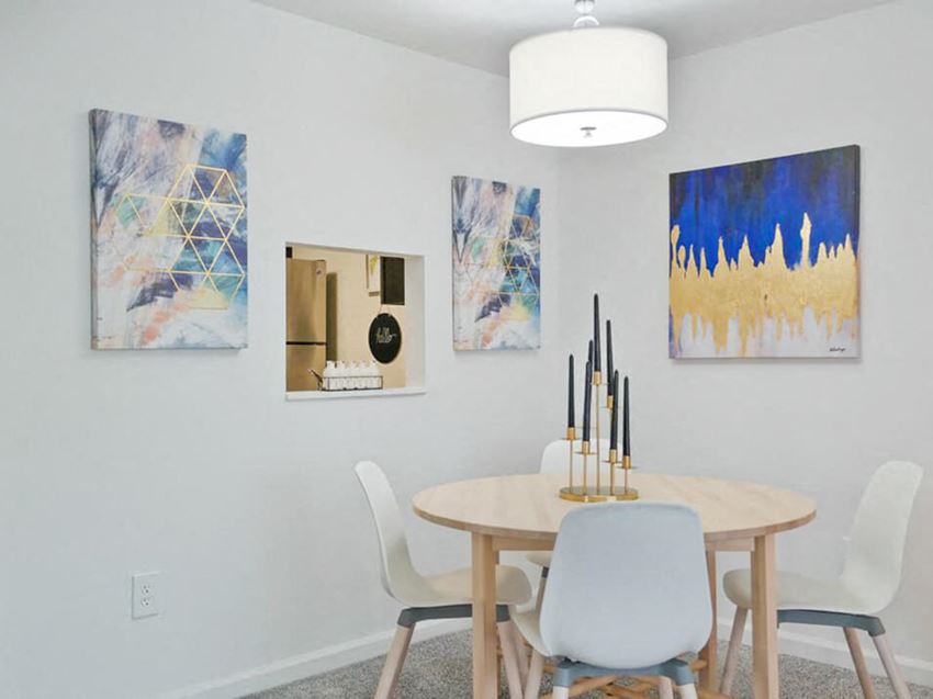dining room table at Centerville park apartments - Photo Gallery