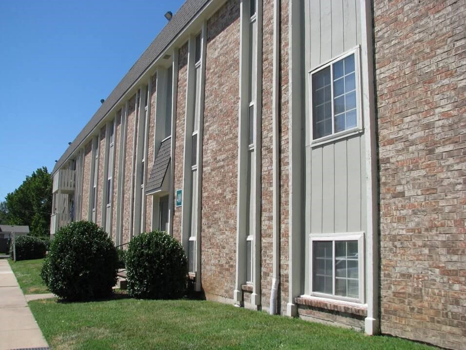 apartment building in Derby, KS