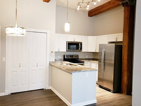 high beam ceilings in Grand Ledge MI apartments