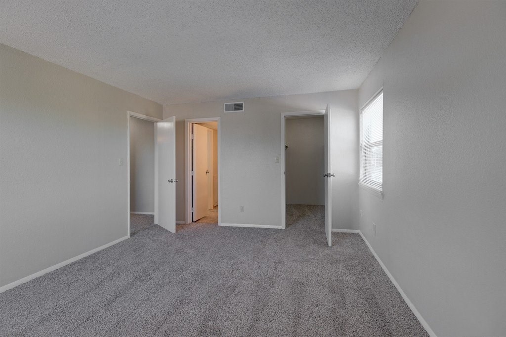 Spacious living room in Wichita