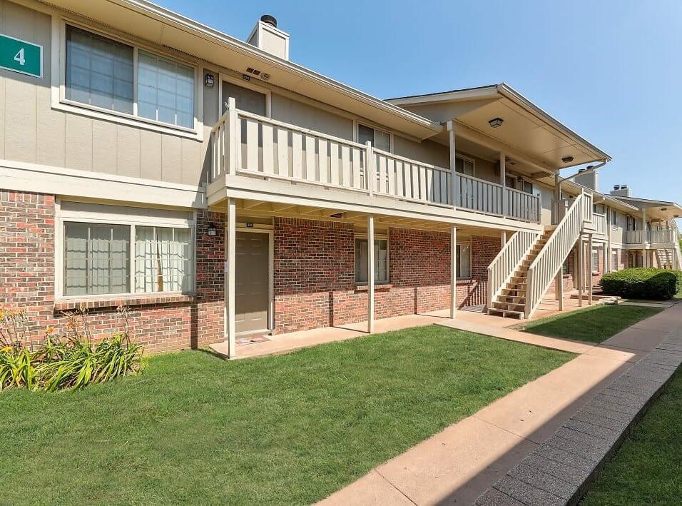 exterior of apartments in Derby, KS
