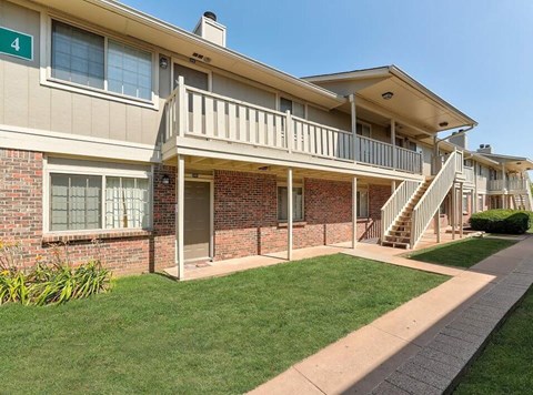 exterior of apartments in Derby, KS