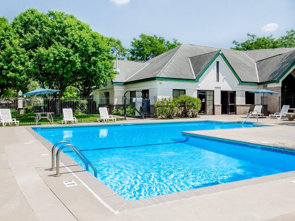 Eden Park Apartments swimming pool
