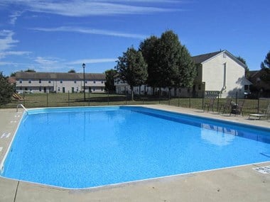 swimming pool at Columbus apartments