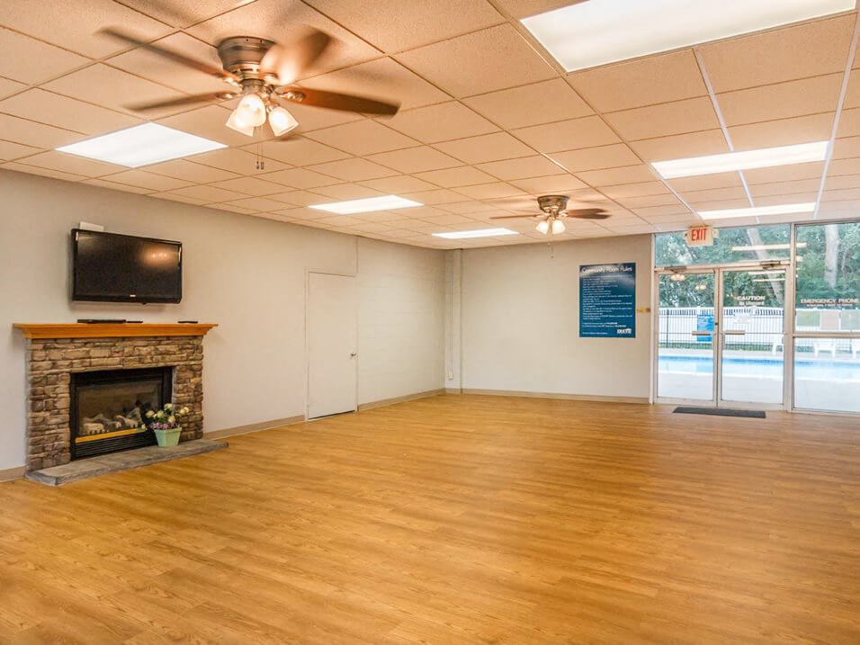 Ridge Oaks  apartments clubhouse