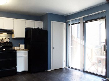 Apartment Kitchen with Sunlight - Photo Gallery 4