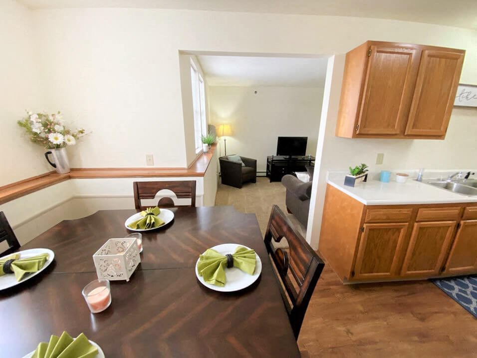 Crown Pointe Apartments Dining Room