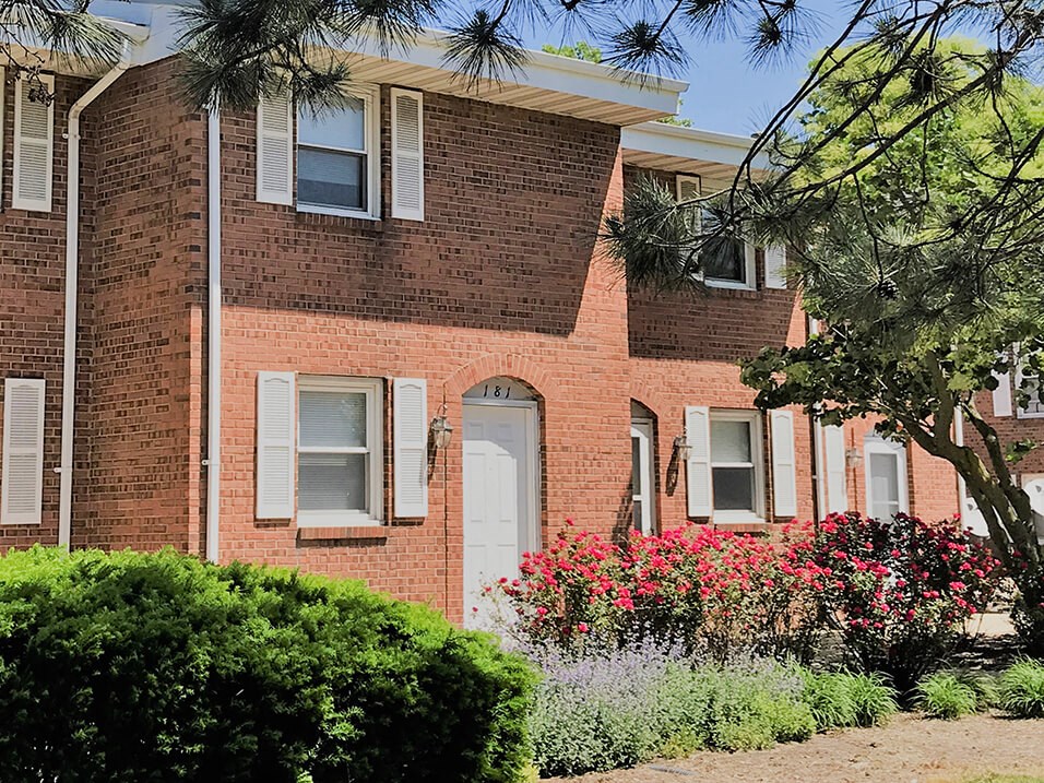 Arbors at Eastland Apartments