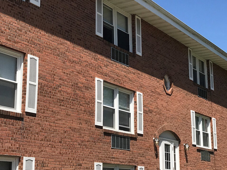 Arbors at Eastland apartments in Bloomington, IL